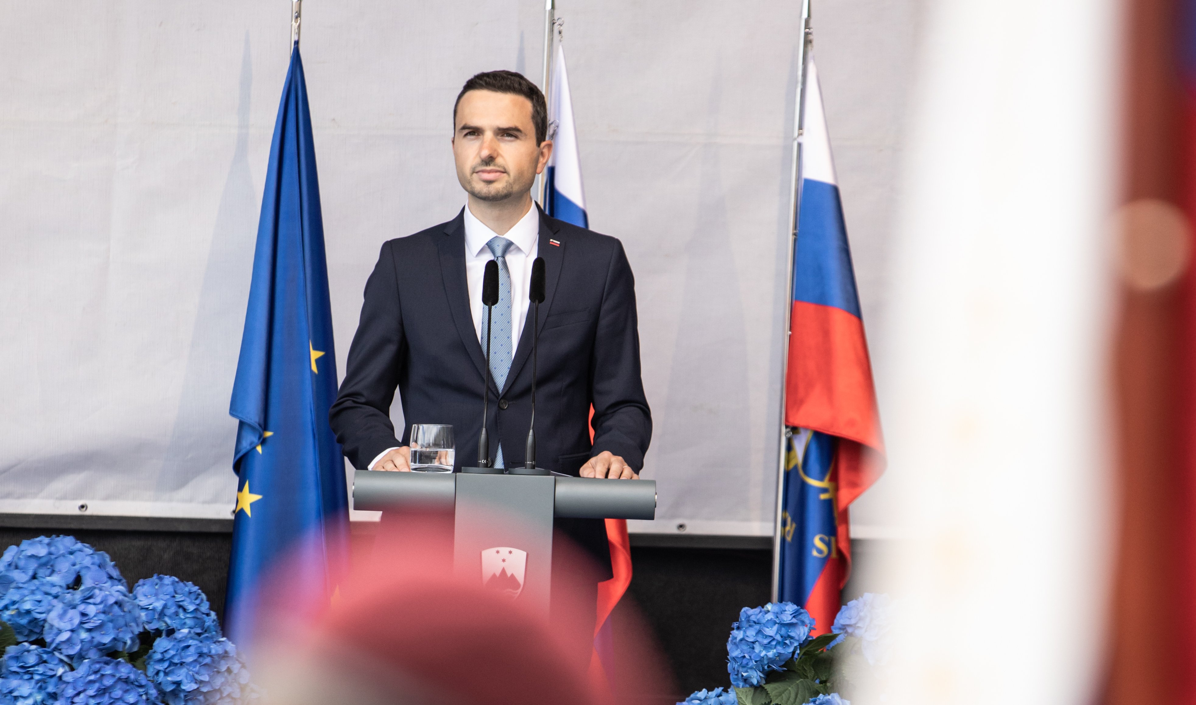 Govornik minister za obrambo Govornik minister za obrambo